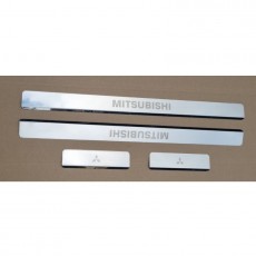 Накладки на пороги MITSUBISHI L200 с потертостями